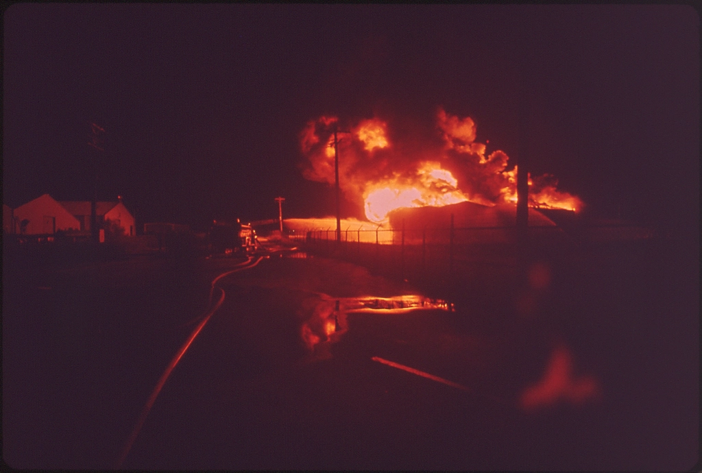 Texaco Crude Oil Tank Blazes