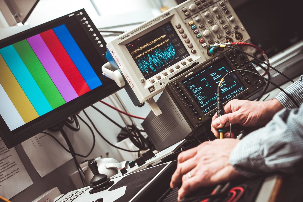 Oscilloscope, electronics measurement. View